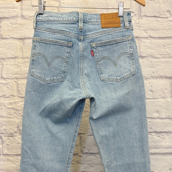 Levi’s Wedgie W24 (0/00) Icon Women’s Jeans Tango Light Wash High Rise Premium - Picture 6 of 12